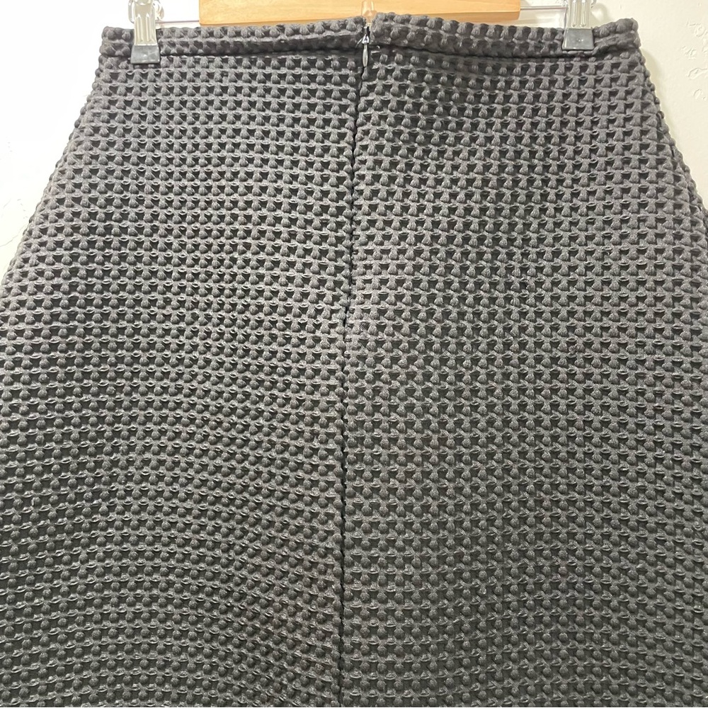 Kingdom & State Women's Black Skirt Large- Run's Small- A Line. Zipper Textured - Picture 3 of 6